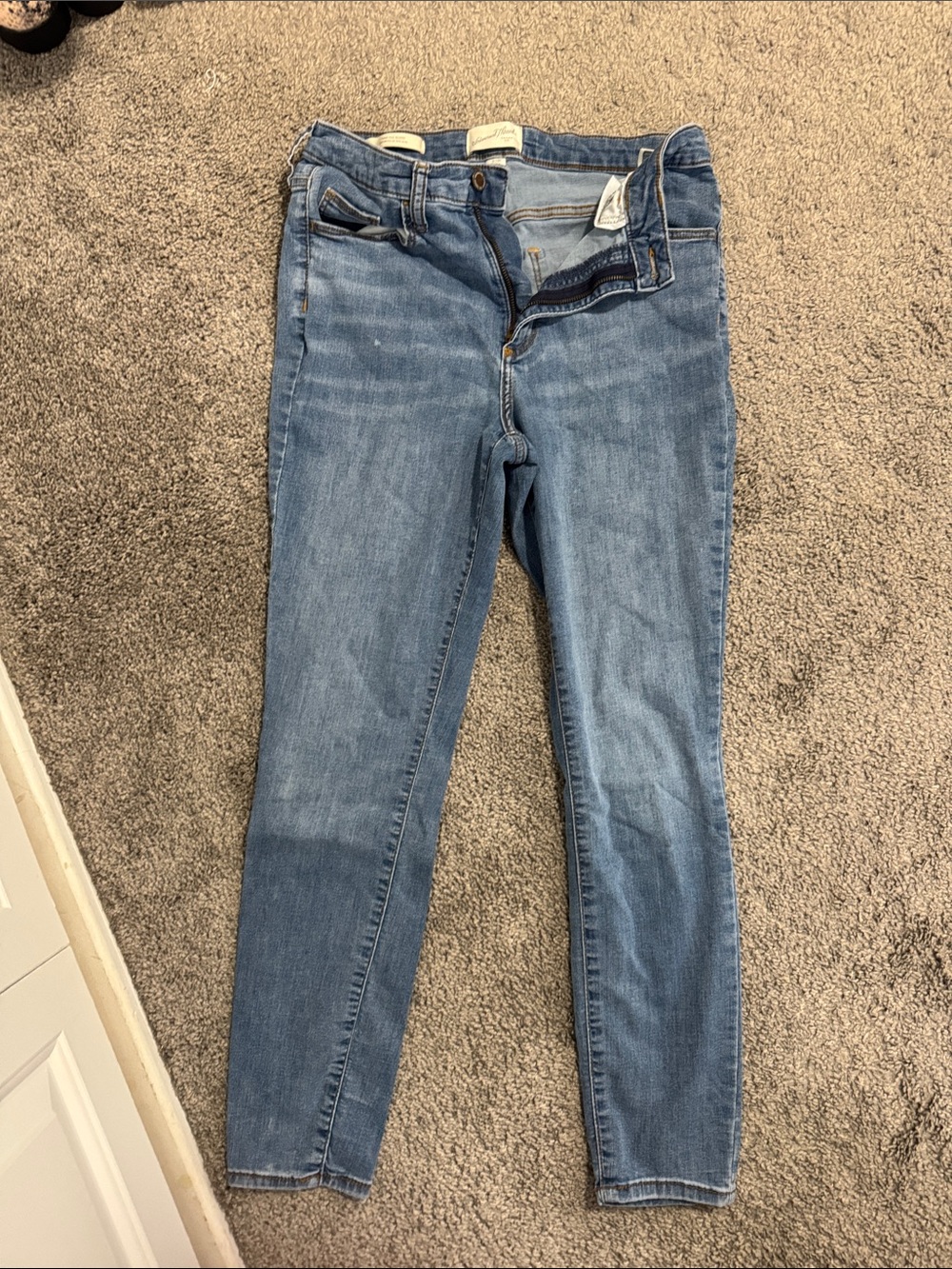 Universal Thread Skinny Jeans in Light Blue Wash